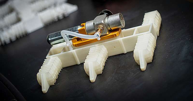 As long as the robot is connected to an air supply or gas that is under constant pressure, this 3D-printed robot can continue nonstop for up to 3 days.