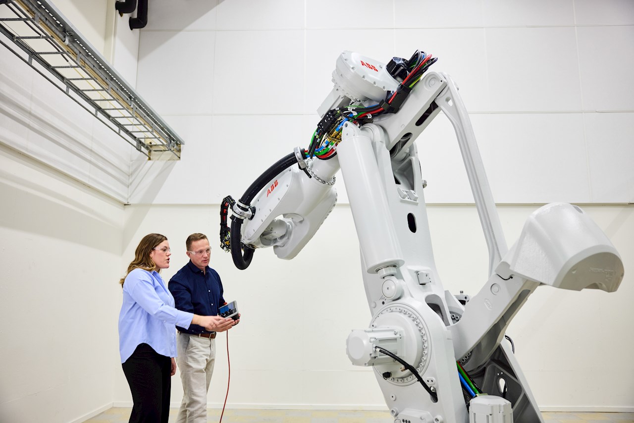 ABB's newest modular large robot portfolio additions can handle payloads from 280-620 kg