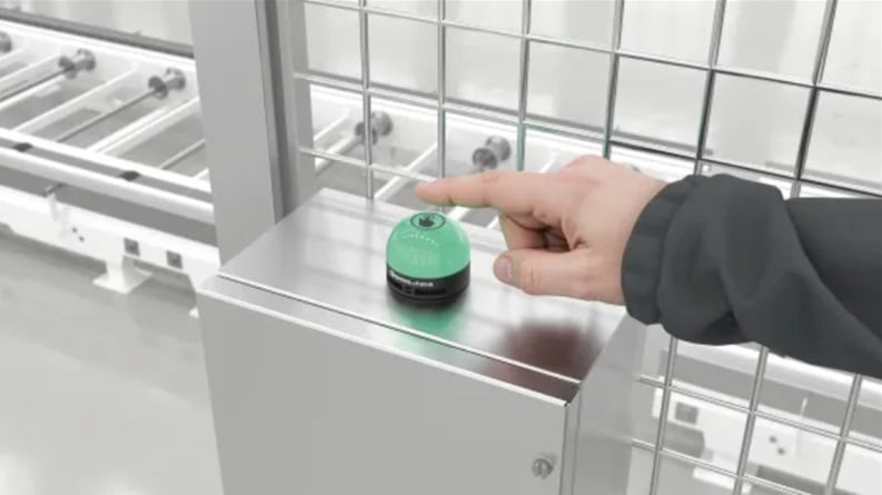  Figure 1. The new compact IO-Link signal light cap with capacitive touch function.