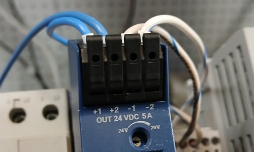 Figure 3. Two sets of output terminals allow the supply to be placed in a parallel configuration.