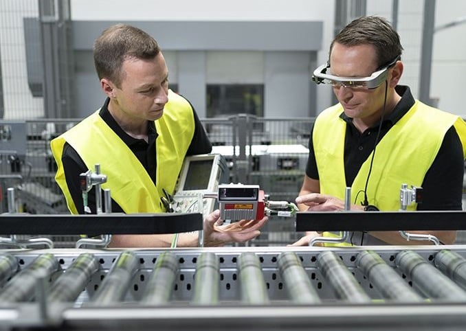 Maintaining visibility and accountability of goods throughout supply chains is integral to optimizing efficiency and ensuring timely order fulfillment in logistics and distribution centers.