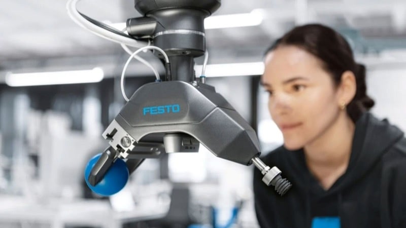 GripperAI allows robots to automatically identify, select, and grip changing products.