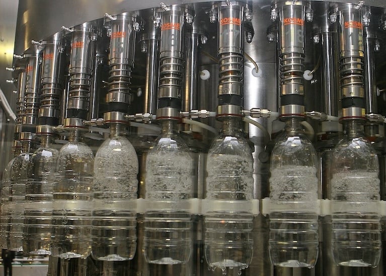 Bottling line that would use a proximity sensor to detect the fill level.