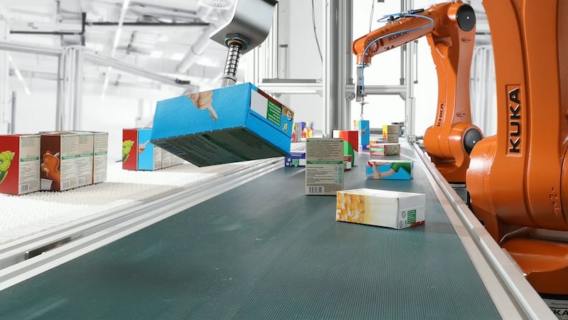 Multiple KUKA robot kinematics can be operated from the same system as long as the KR C5 standard or KR C5 microcontroller is used with the iiQKA.OS2 is loaded.