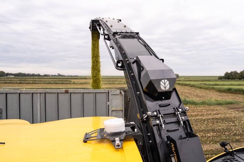 New Holland’s ForageCam uses a spout-mounted camera and AI-based vision to monitor kernel processing.