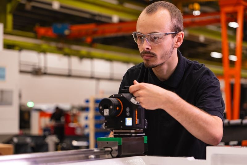 An operator using the XK20 alignment laser system.