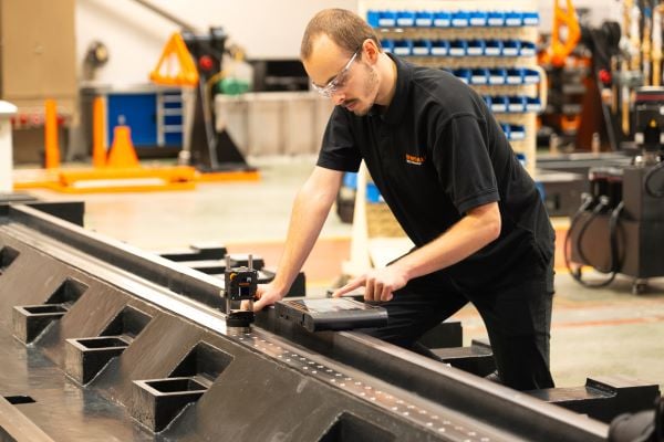 An operator using the advanced long-range measurement mode on the XK20 laser system.