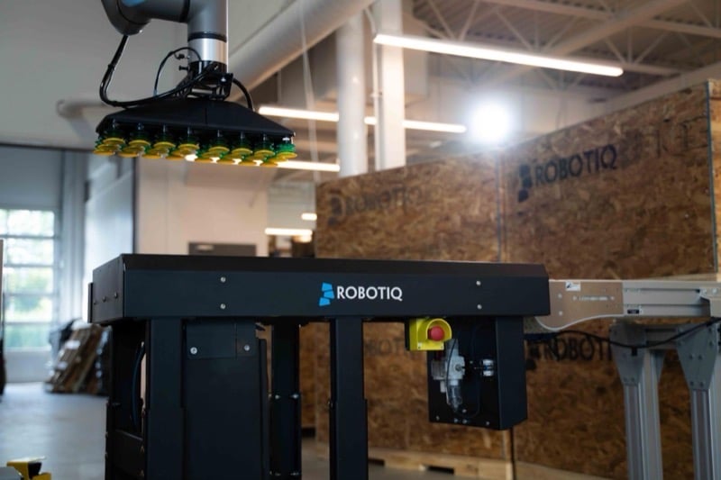 Robotiq PAL Ready cell arrives preassembled, tested, and deployment-ready for palletizing tasks.