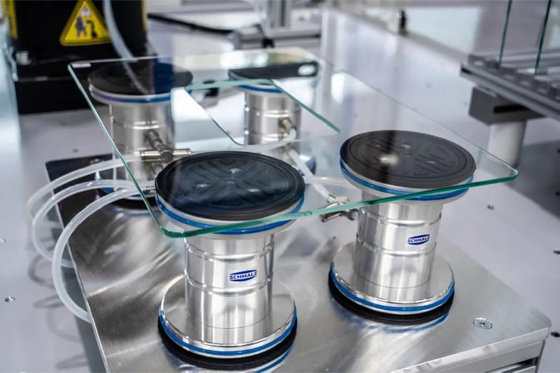 The new VCBL-GL vacuum block clamps on glass.