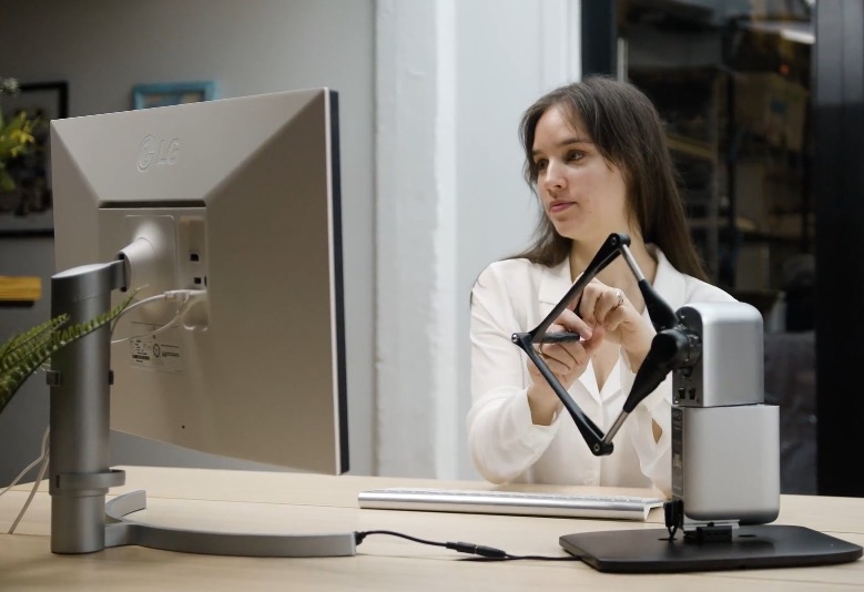 The dextrous nature of the Inverse3 provides highly sensitive haptic control of robotic machinery, with simulation of robotic systems aiding more precise control and collaboration.