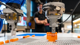 Piece by Piece: BrickGPT Assembles Generative Designs
