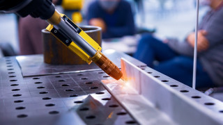 Practical Comparison: Microcontroller vs. PLC for Arc Welding Control
