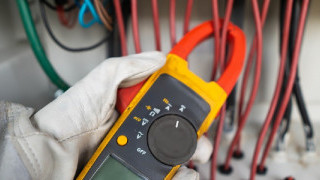 How to Measure AC Current Using a Clamp Meter