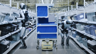 UBTech Walker S2 Swaps Batteries Autonomously