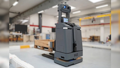 Pallet Handling Equipped With AI: The New MiR1200 Pallet Jack