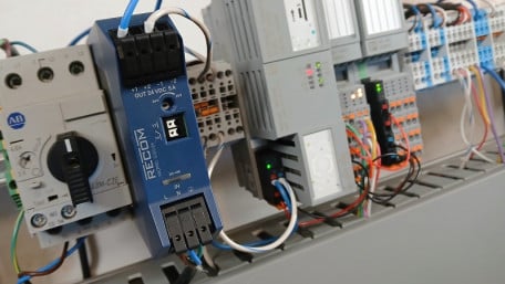 How to Choose the Right Industrial Power Supply for Your Cabinet