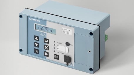 A Dual-powered Protection Relay for Overcurrent and Earth Fault Protection