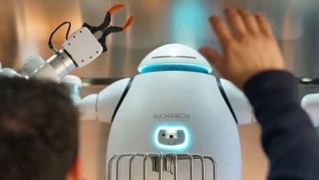 AI Meets Coffee: How Robots Are Transforming Hospitality