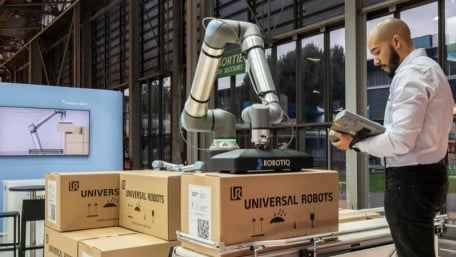 Compact Yet Capable: The UR18 Robot Steps Up Industrial Tasks