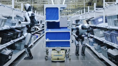 UBTech Walker S2 Swaps Batteries Autonomously