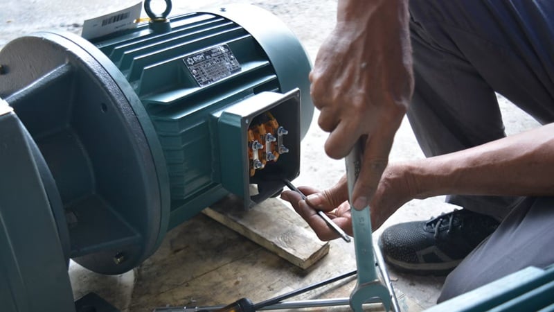 Parallel Load Devices: Multiple AC Motors on One Control Circuit